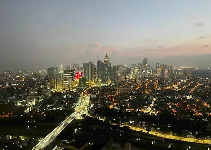 Hotel Location And Spacious 1br W/ Wi-fi At Brixton Place, Pasig *